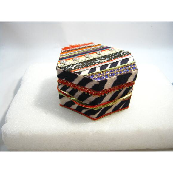 Keepsake Prayer Box for Mementos Photos Trinkets Jewelry Desk Items Potpourri - Picture 4 of 9